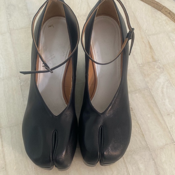 Maison Martin Margiela Shoes - Maison Martin Margeiela Paris fabulous black leather split toe wedge, s39